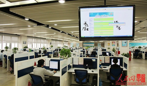 Một ng&agrave;y của c&ocirc; g&aacute;i trực tổng đ&agrave;i điện thoại 9