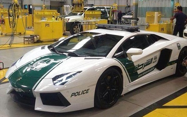 canh-sat-dubai-tuan-tra-bang-sieu-xe-lamborghini-aventador