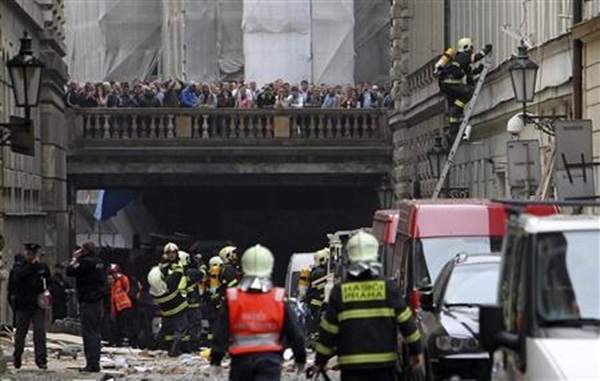 Thủ đô Praha rúng động vì nổ lớn 5