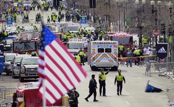 Ph&aacute;t hiện nghi phạm vụ đ&aacute;nh bom đẫm m&aacute;u ở Boston 13