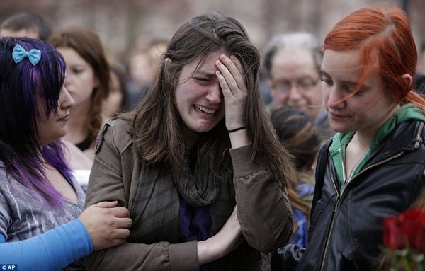 Nước mắt tiếc thương các nạn nhân vụ đánh bom Boston 5