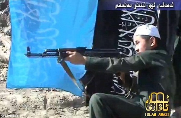 Những đứa trẻ được huấn luyện thế nào tại trại bí mật của Al-Qaeda? 3