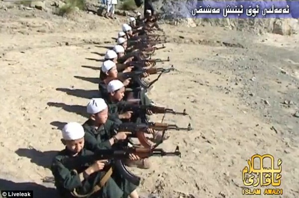 Những đứa trẻ được huấn luyện thế nào tại trại bí mật của Al-Qaeda? 5