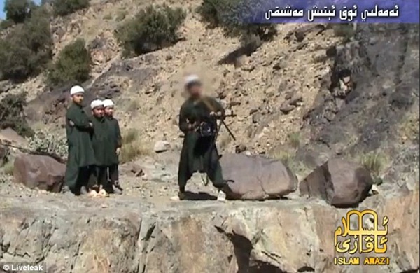 Những đứa trẻ được huấn luyện thế nào tại trại bí mật của Al-Qaeda? 6