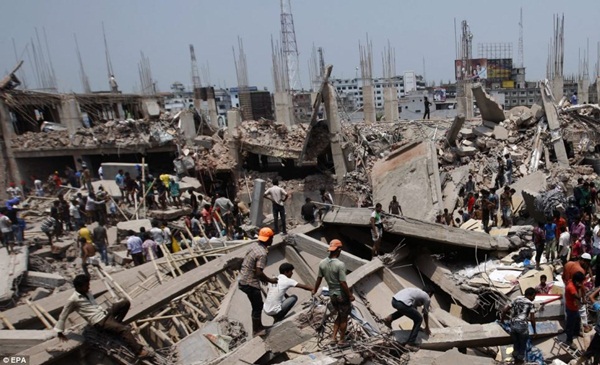 Khung cảnh vụ sập nhà 8 tầng khiến 275 người thiệt mạng 5