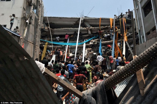 Khung cảnh vụ sập nhà 8 tầng khiến 275 người thiệt mạng 16