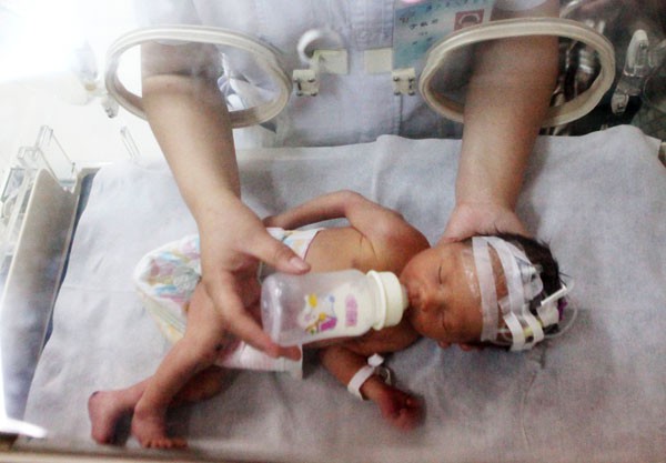 Mẹ của b&eacute; sơ sinh bị kẹt trong ống nước thải kh&ocirc;ng bị kết tội 1