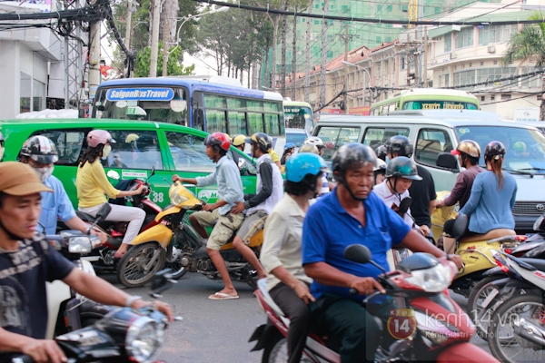 Chùm ảnh: Đường phố Sài Gòn hỗn loạn vì mất điện toàn thành phố 7