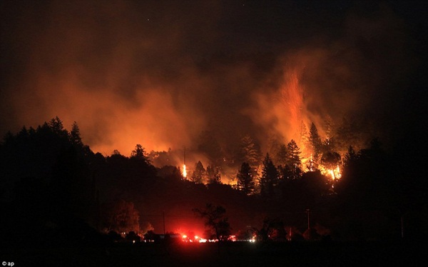 Những hình ảnh kinh hoàng trong vụ cháy rừng ở California 2