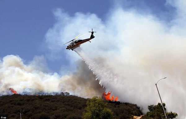 Những hình ảnh kinh hoàng trong vụ cháy rừng ở California 5