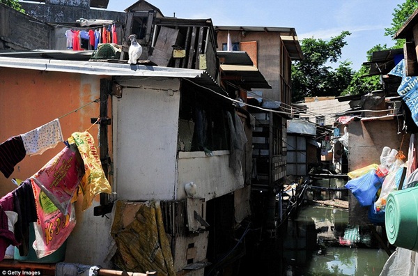 Cuộc sống tại một khu ổ chuột của Philippines 11