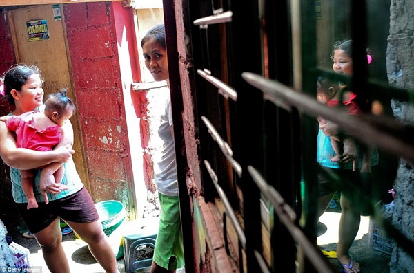 Cuộc sống tại một khu ổ chuột của Philippines 13