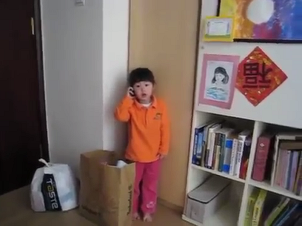 Clip b&eacute; l&yacute; sự "con kh&ocirc;ng muốn đến trường" g&acirc;y sốt 1
