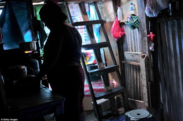 Cuộc sống tại một khu ổ chuột của Philippines 14