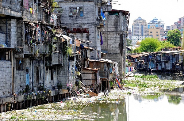 Cuộc sống tại một khu ổ chuột của Philippines 17