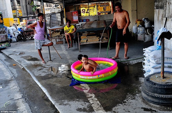 Cuộc sống tại một khu ổ chuột của Philippines 19