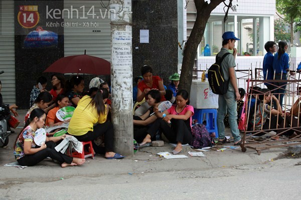 Sĩ tử "nhăn mặt" vì đề Anh khối D khó 2