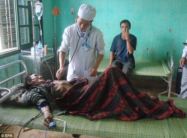 B&aacute;o nước ngo&agrave;i đưa tin về vụ giải cứu "người rừng" của Việt Nam 5