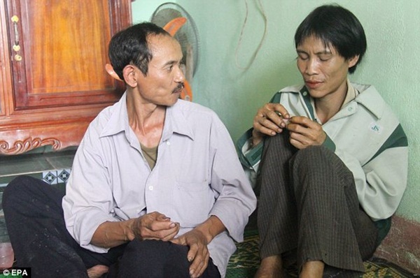 B&aacute;o nước ngo&agrave;i đưa tin về vụ giải cứu "người rừng" của Việt Nam 6