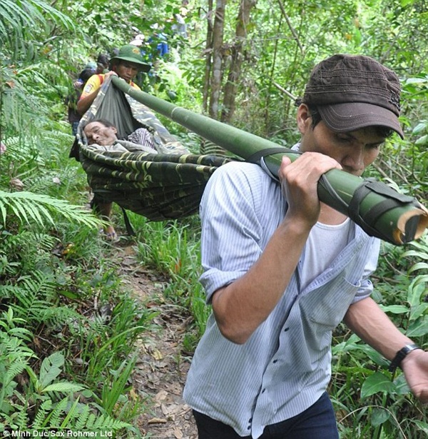 Báo nước ngoài đưa tin về vụ giải cứu "người rừng" của Việt Nam 9