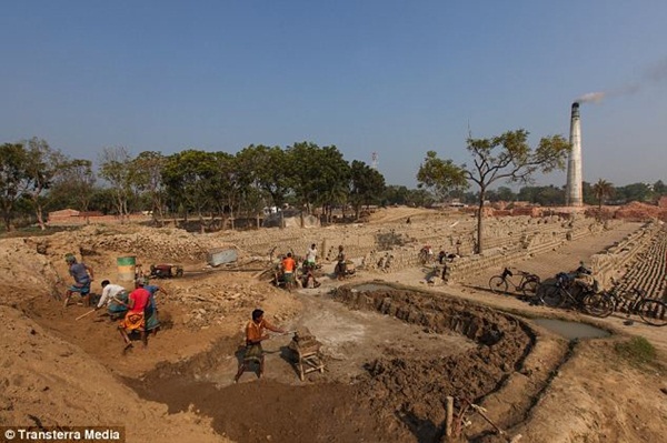 Những lò gạch "khổ sai" ở Bangladesh 13