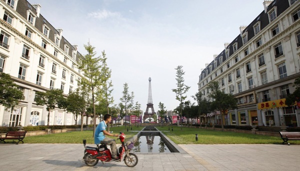 Cận cảnh thành phố Paris "nhái" ở Trung Quốc 8