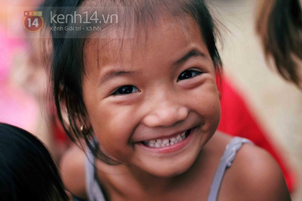 Chùm ảnh: Rưng rưng nụ cười của trẻ em nghèo Huế trong mùa Trung thu 3