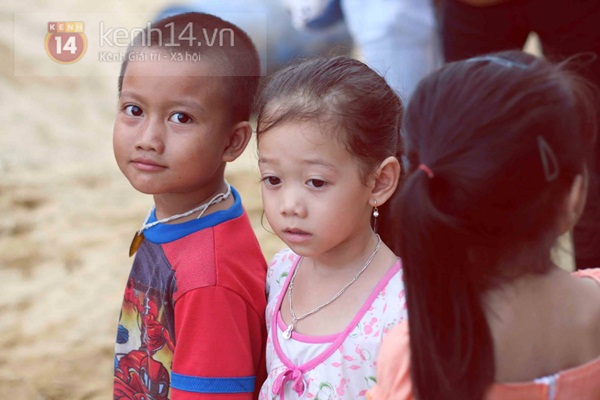 Chùm ảnh: Rưng rưng nụ cười của trẻ em nghèo Huế trong mùa Trung thu 2