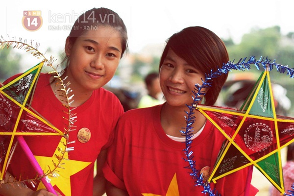 Chùm ảnh: Rưng rưng nụ cười của trẻ em nghèo Huế trong mùa Trung thu 14