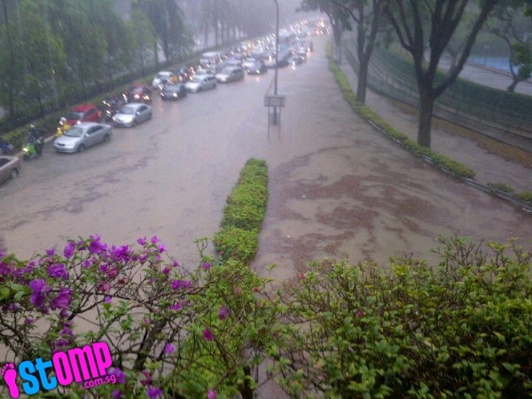 Singapore ngập lụt vì mưa lớn 6