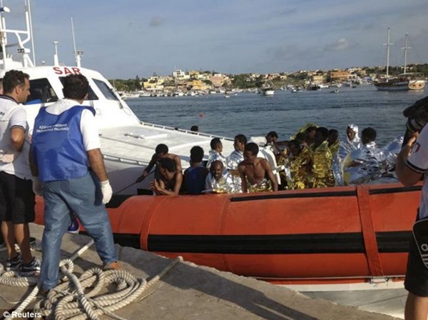 Ít nhất 94 người thiệt mạng vì đắm tàu ngoài khơi Italy 7