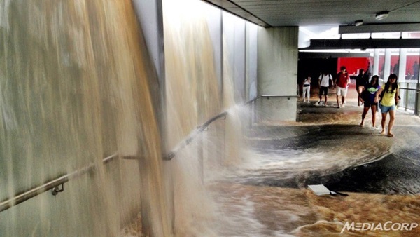 Singapore ngập lụt vì mưa lớn 4