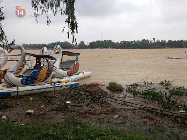 Cập nhật bão số 11: Đà Nẵng - Huế tả tơi trong tâm bão 35