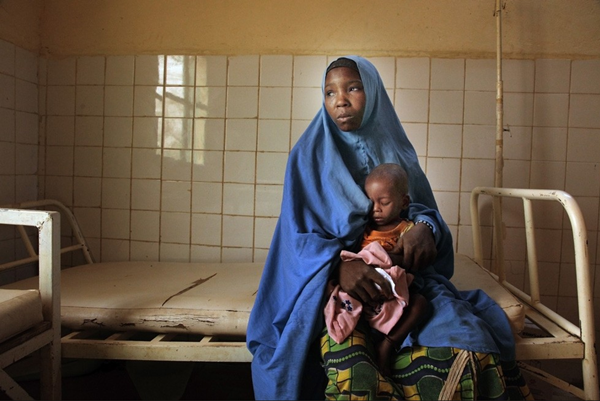 Loạt ảnh thương t&acirc;m về nạn đ&oacute;i tại Nigeria 11