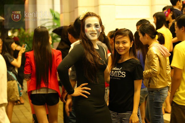 Chùm ảnh: Halloween cực sôi động của giới trẻ Hà Nội, Sài Gòn 8
