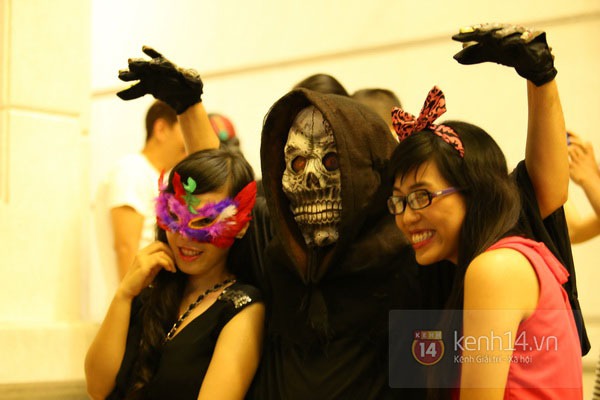 Chùm ảnh: Halloween cực sôi động của giới trẻ Hà Nội, Sài Gòn 9