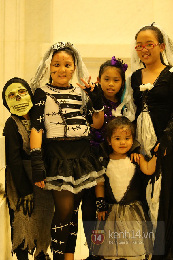 Chùm ảnh: Halloween cực sôi động của giới trẻ Hà Nội, Sài Gòn 12