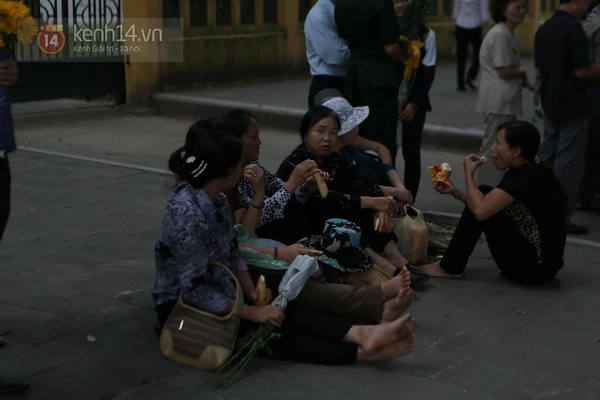 Toàn cảnh hàng trăm nghìn người đến viếng Đại tướng trong ngày cuối cùng 10