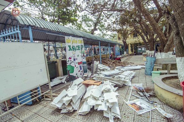 Cận cảnh tan hoang của ng&ocirc;i trường giữa trung t&acirc;m Đ&agrave; Nẵng bị b&atilde;o tốc m&aacute;i  9