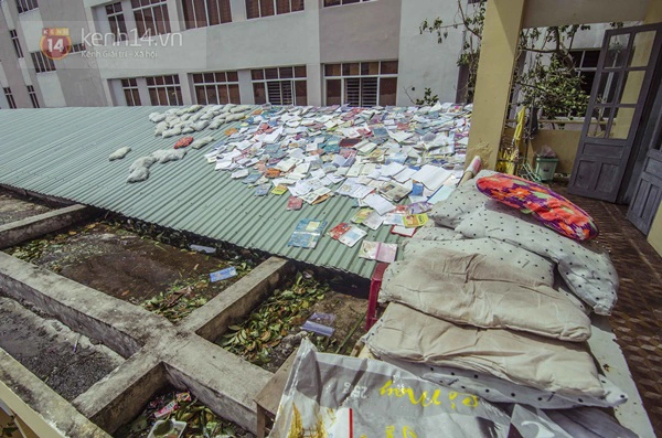 Cận cảnh tan hoang của ngôi trường giữa trung tâm Đà Nẵng bị bão tốc mái  3