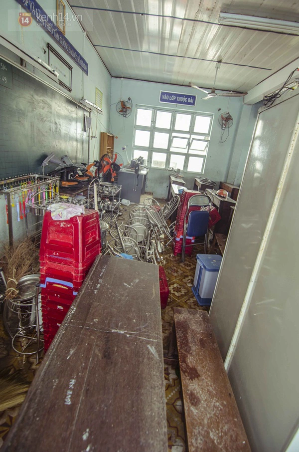 Cận cảnh tan hoang của ngôi trường giữa trung tâm Đà Nẵng bị bão tốc mái  8