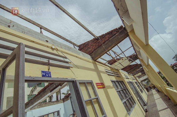 Cận cảnh tan hoang của ngôi trường giữa trung tâm Đà Nẵng bị bão tốc mái  4