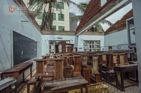Cận cảnh tan hoang của ngôi trường giữa trung tâm Đà Nẵng bị bão tốc mái  6