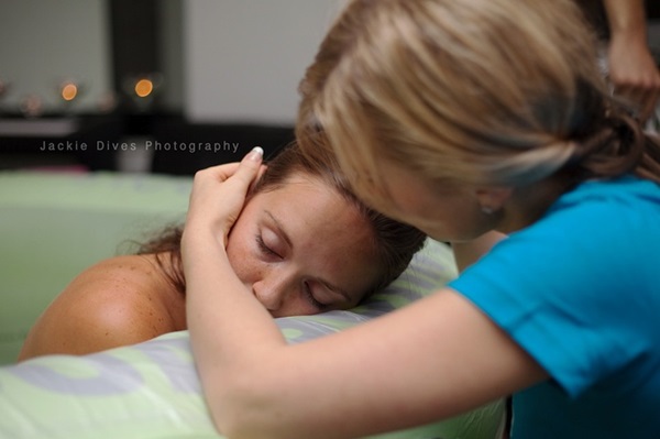 H&igrave;nh ảnh ch&acirc;n thật v&agrave; đầy cảm x&uacute;c của một ca sinh nở tại nh&agrave; 6