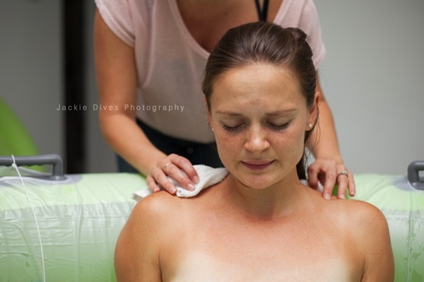 H&igrave;nh ảnh ch&acirc;n thật v&agrave; đầy cảm x&uacute;c của một ca sinh nở tại nh&agrave; 7