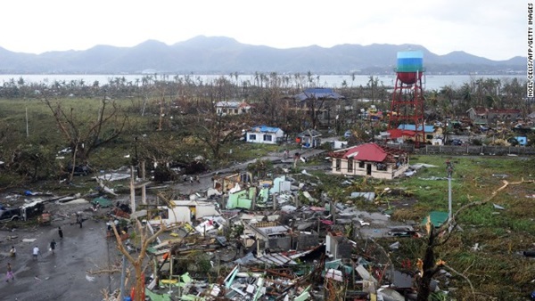 Thảm cảnh tại những thành phố bị siêu bão Haiyan càn quét 4