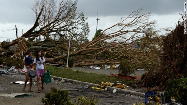 Thảm cảnh tại những thành phố bị siêu bão Haiyan càn quét 9