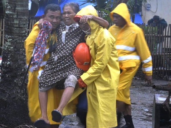 Thảm cảnh tại những thành phố bị siêu bão Haiyan càn quét 16