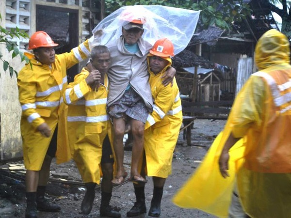 Thảm cảnh tại những thành phố bị siêu bão Haiyan càn quét 17