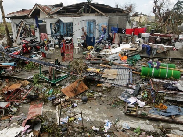 Thảm cảnh tại những thành phố bị siêu bão Haiyan càn quét 1